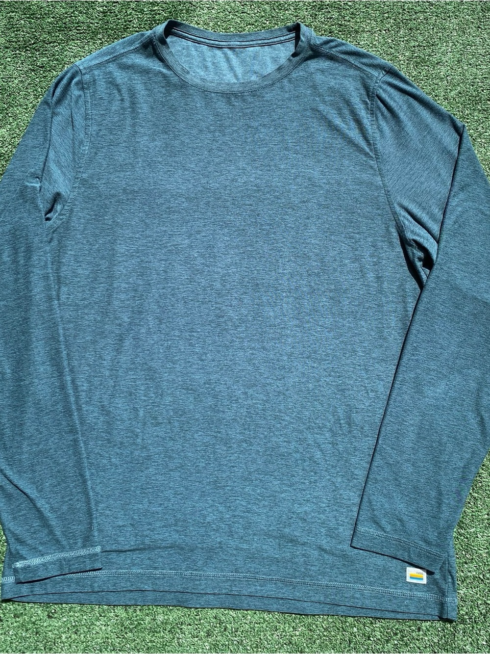 Vuori Strato Tech Hemlock Heather Green Performance Long Sleeve T-Shirt Large